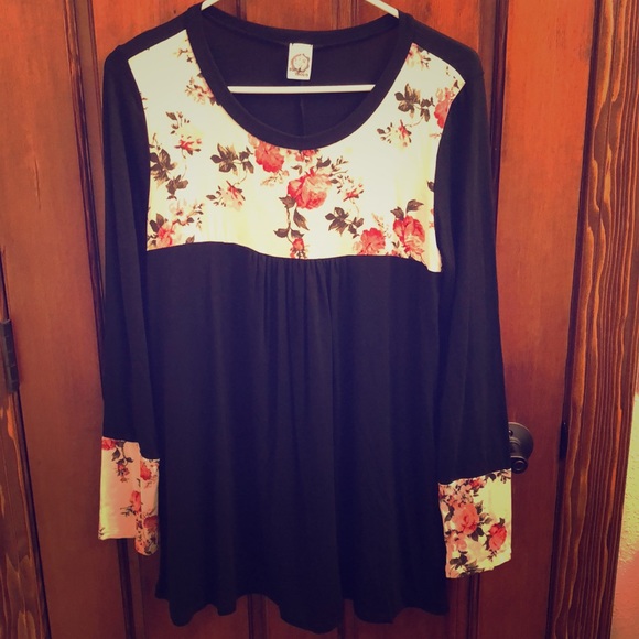 NEW Black Flowered Oversized Long Sleeve Blouse - Picture 2 of 2
